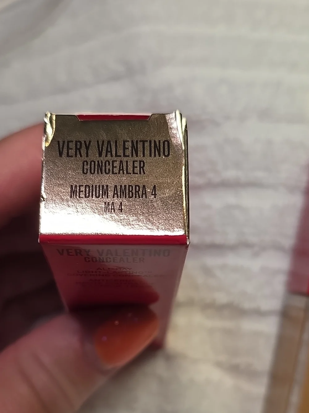 Valentino Very Valentino Concealer - Red Cap, Medium Shade